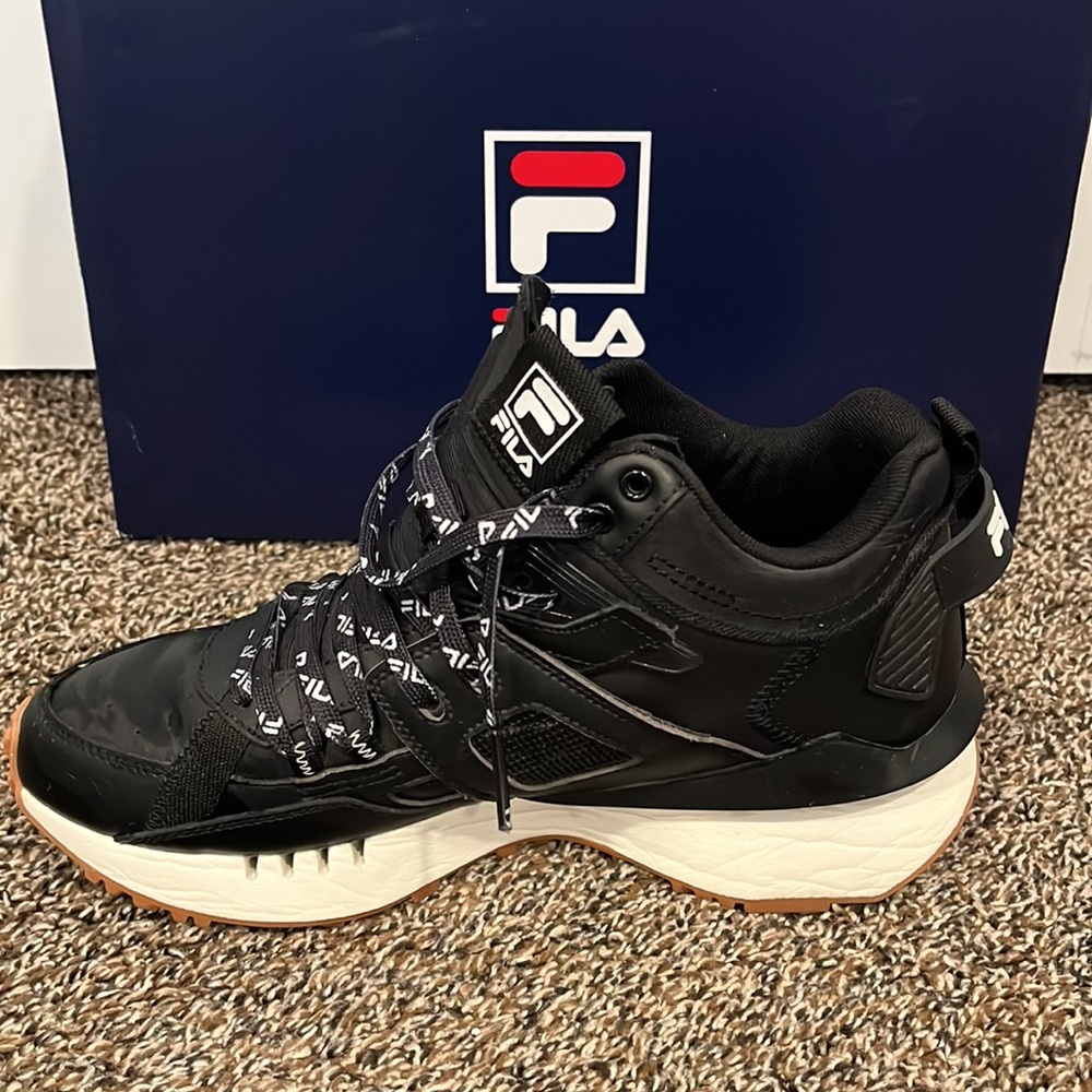 Fila sneakers size 10 - Picture 5 of 8